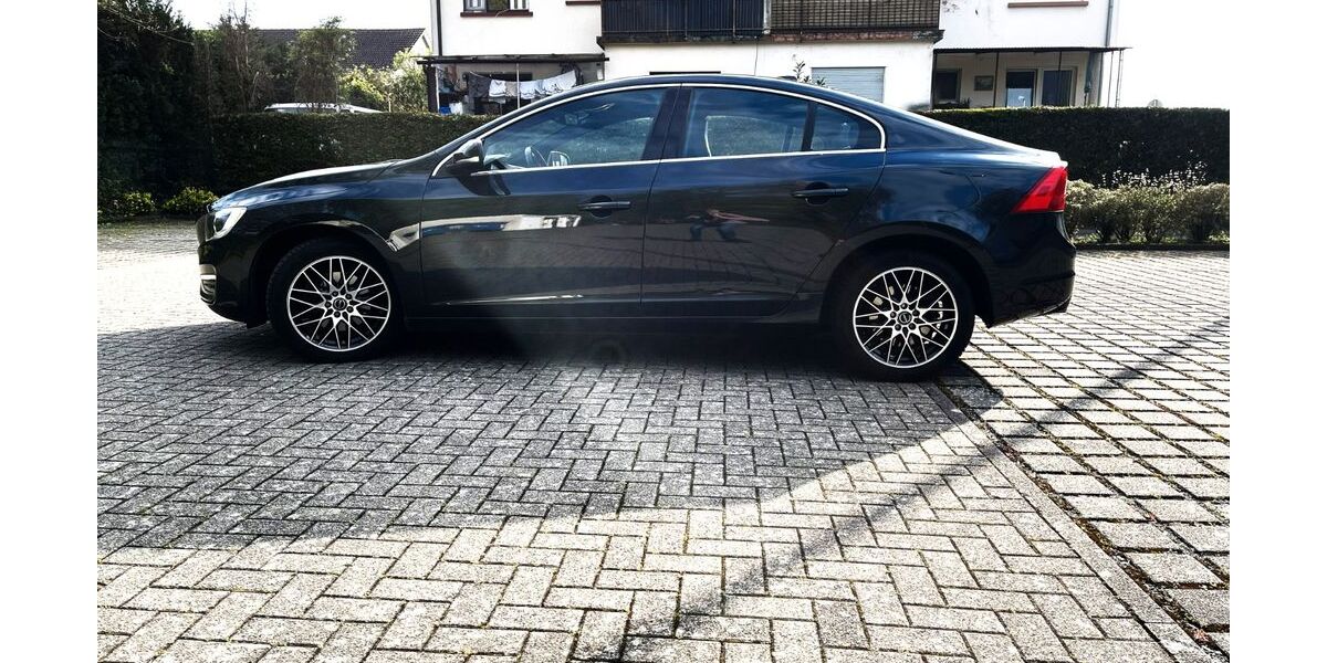 Volvo S60 120.300 km 10.490 &euro; Karlsruhe 76185