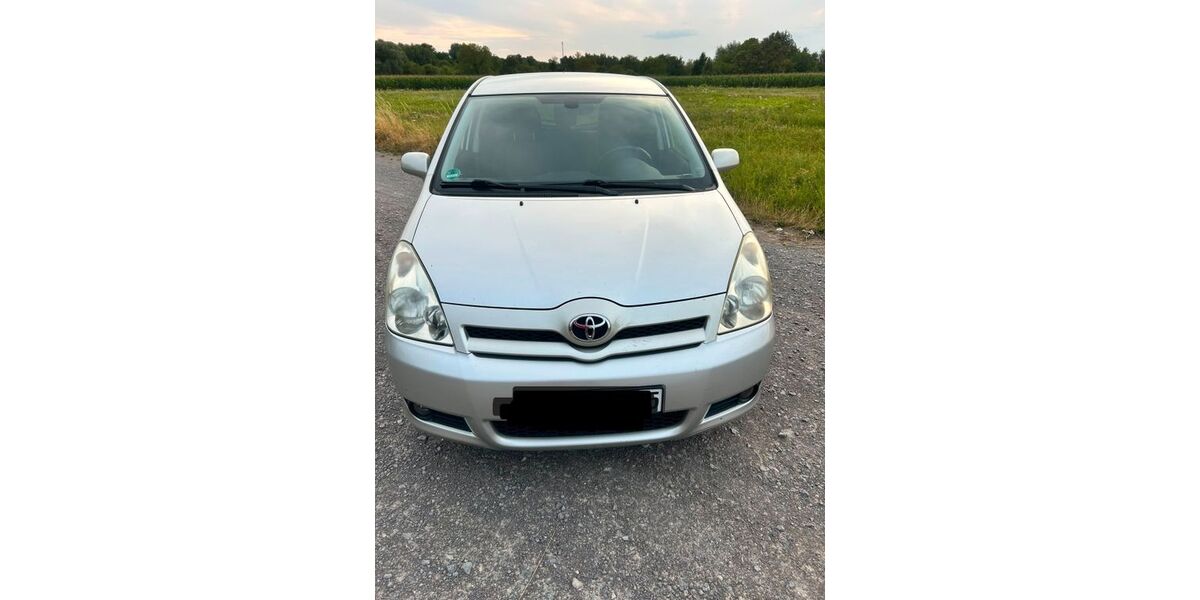 Toyota Corolla Verso 198.000 km 2.999 &euro; Bischweier 76476