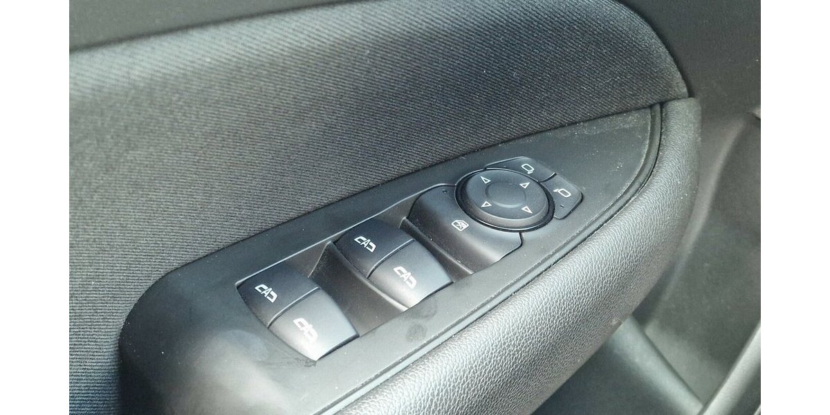 Opel Insignia Business Edition Klimaautomatik NAVI 89.000 km 15.998 &euro; Landau 76829